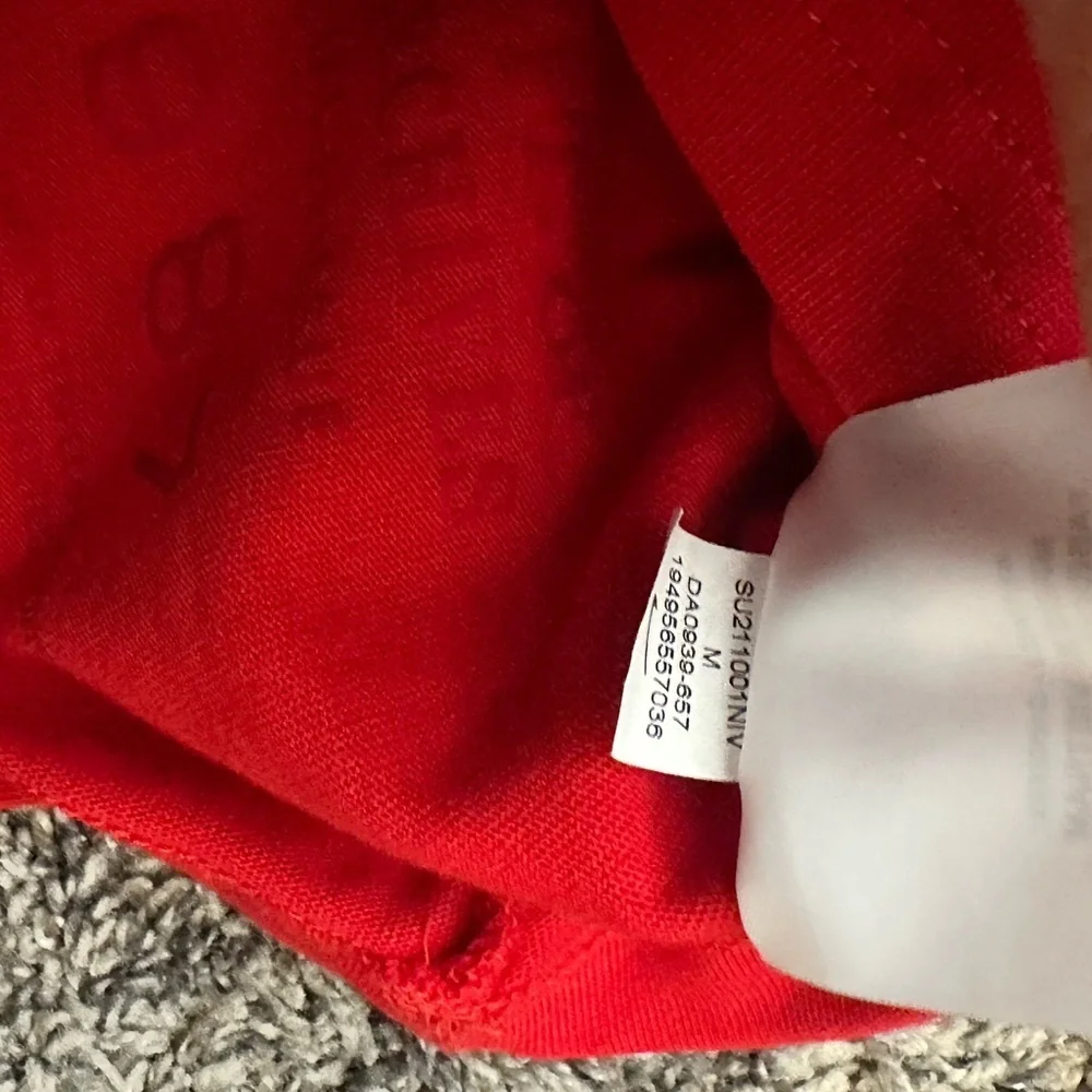 Men’s Nike loose fit shirt size medium